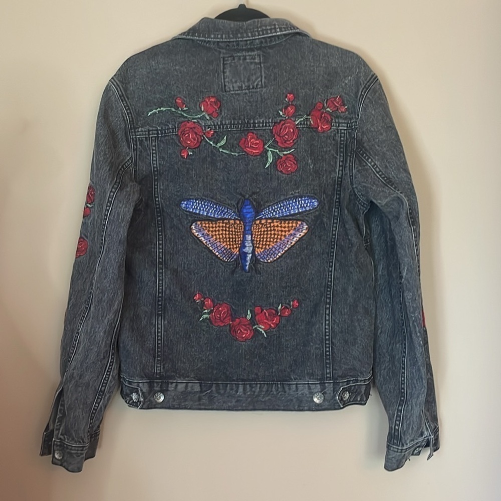 BDG Butterfly & Rose Embroidered Oversize Distressed Grey/Dark Denim Jea…